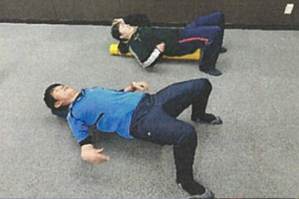 ストレッチポールを使用したエクササイズの様子